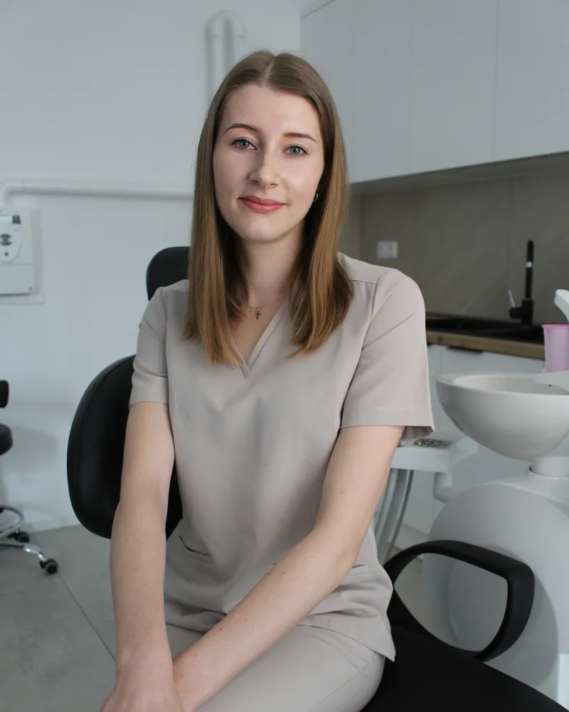 Bc. Nikola Tvrdoňová, Dentálna hygienička