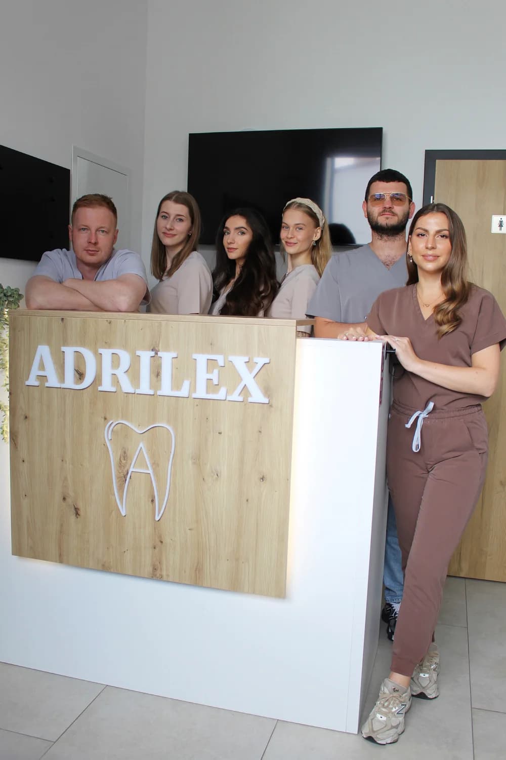 Tím zubnej kliniky ADRILEX v Trenčíne pri recepcii